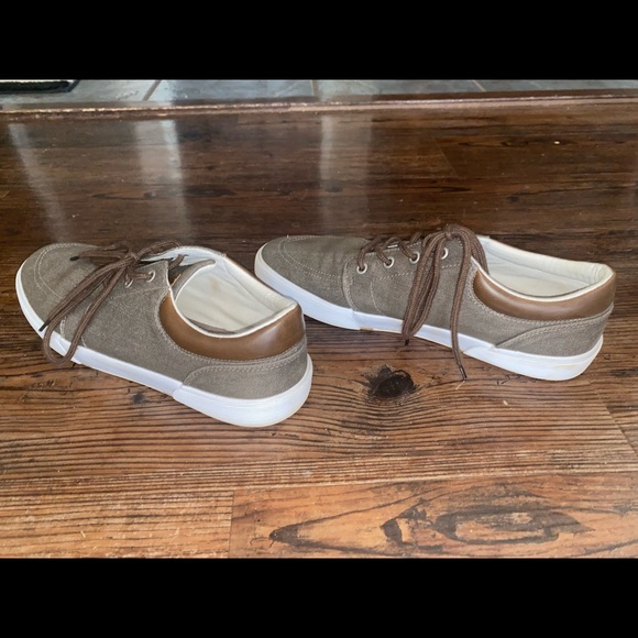 Casual shoe - Picture 1 of 2